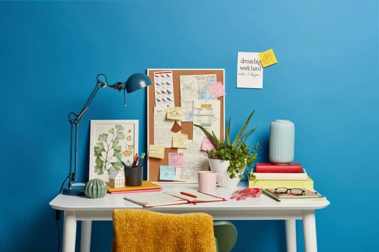 Tips to Decorate Your Office Desk for Happiness